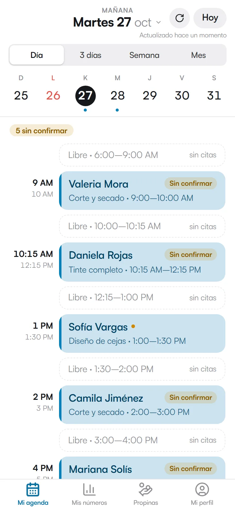 Agenda de un estilista en su celular: las citas del día con hora y servicio
